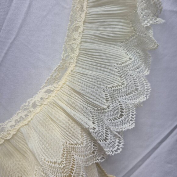 Vanity Fair Vintage Pale Yellow Nightgown size Small - Picture 2 of 6